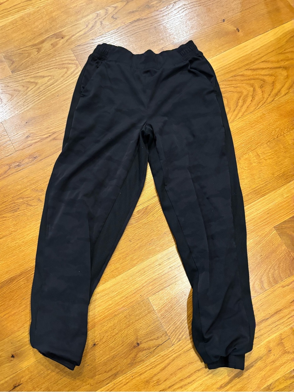 Athleta Sz 4 Black Jogger Pants, sl. camouflage print, B Corporation